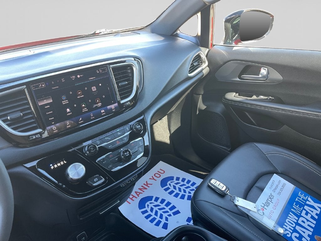 2025 Chrysler Pacifica Select