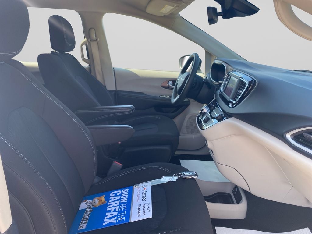 2023 Chrysler Voyager LX