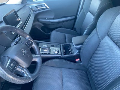 2022 Mitsubishi Outlander ES
