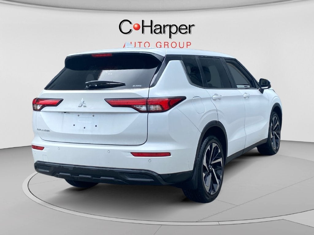 2022 Mitsubishi Outlander ES