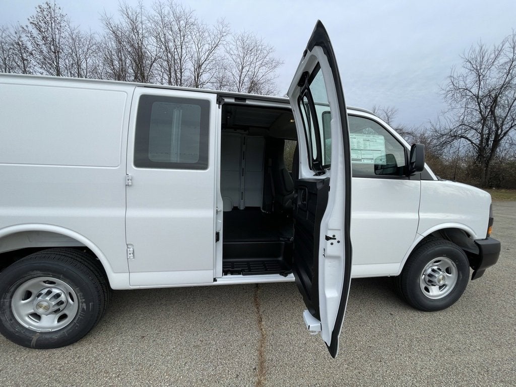 2025 Chevrolet Express Cargo 2500 WT
