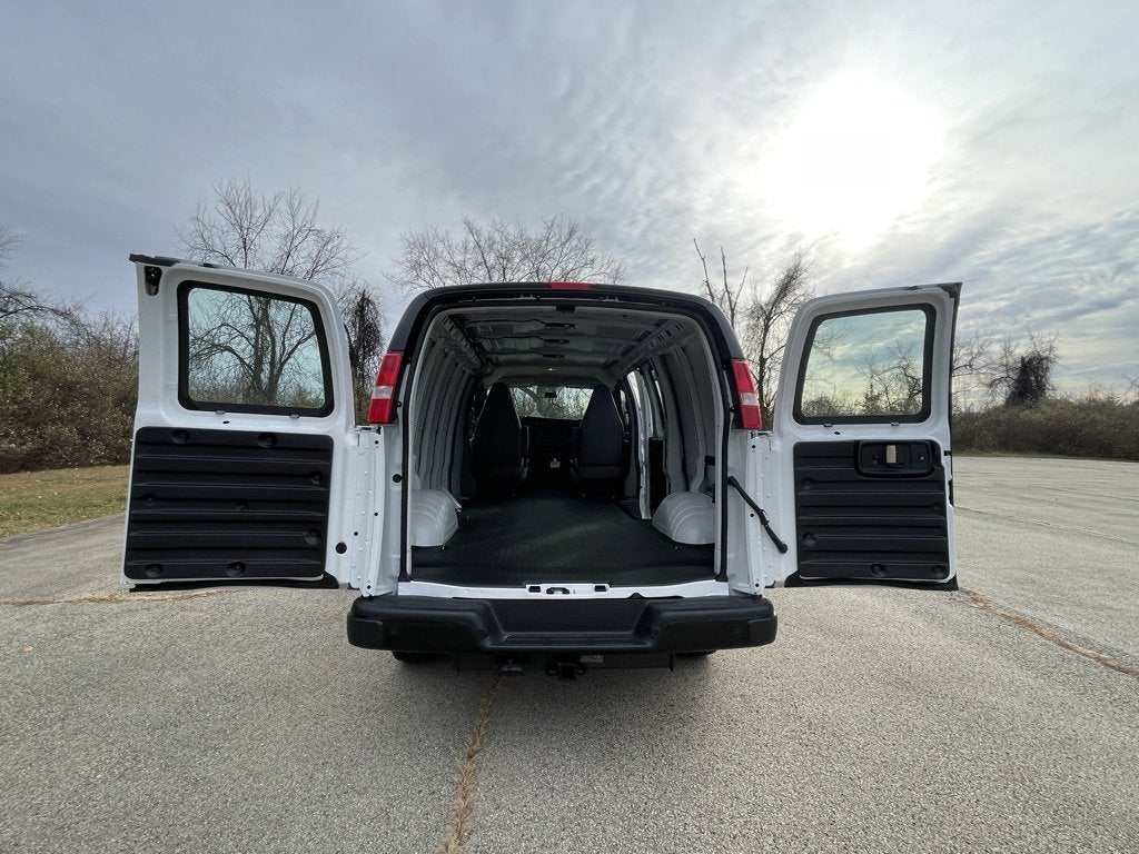 2025 Chevrolet Express Cargo 2500 WT