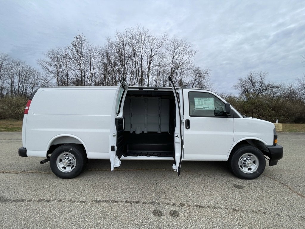 2025 Chevrolet Express Cargo 2500 WT