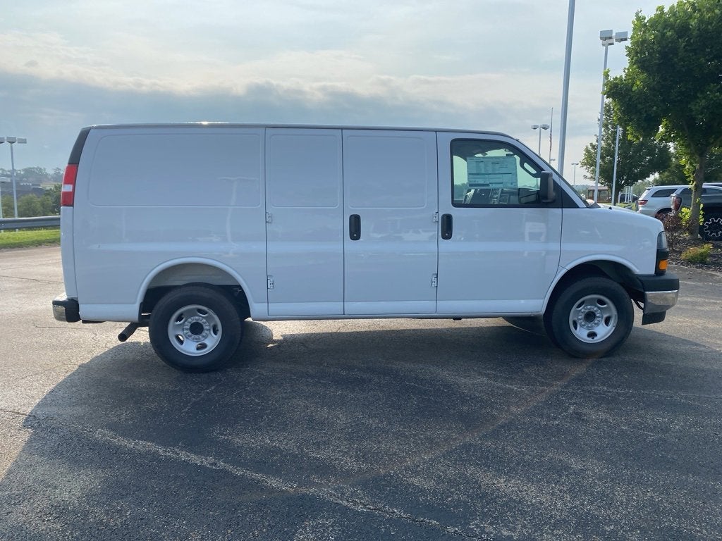 2025 Chevrolet Express Cargo 3500 WT