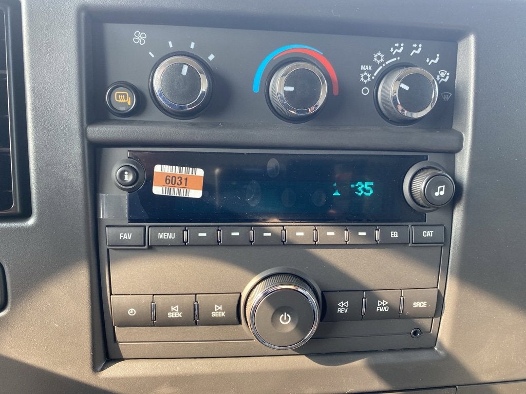 2025 Chevrolet Express Cargo 3500 WT