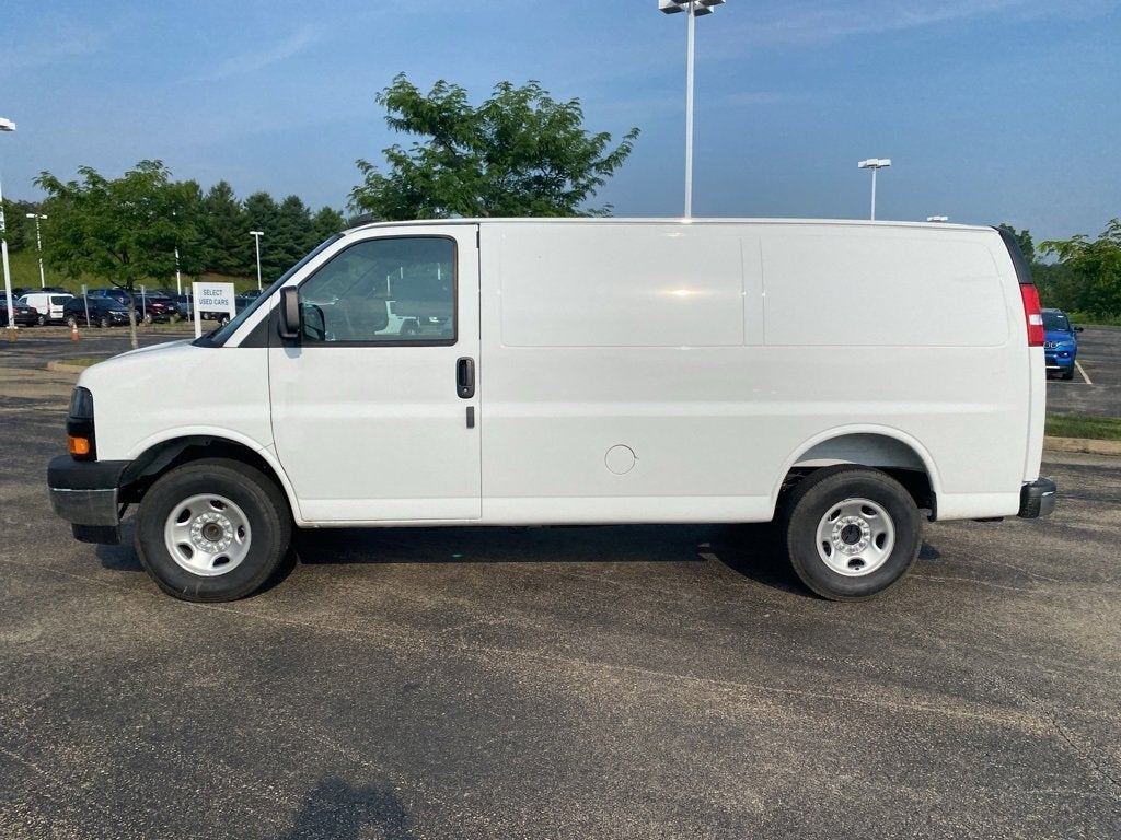 2025 Chevrolet Express Cargo 3500 WT