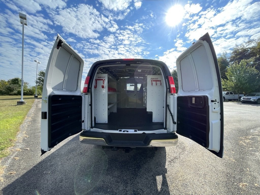 2025 Chevrolet Express Cargo 3500 WT