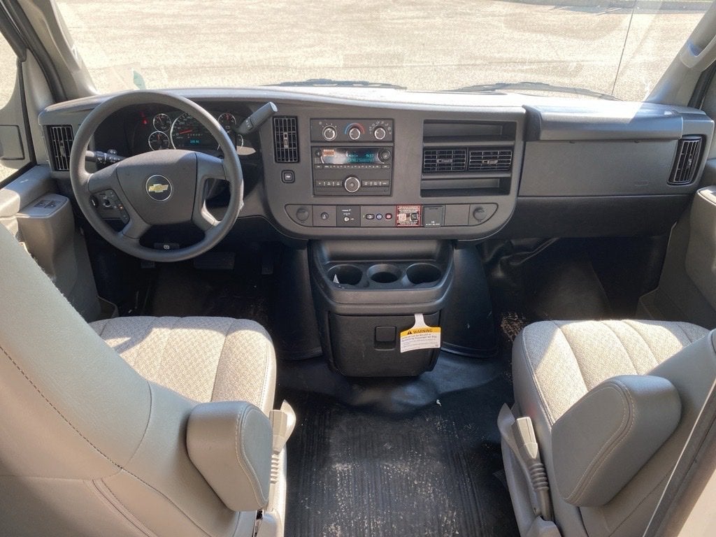 2025 Chevrolet Express Cutaway 3500 1WT