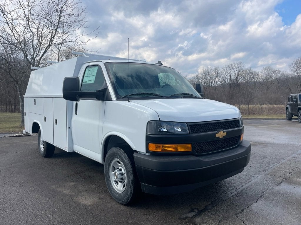 2026 Chevrolet Express Cutaway 3500 1WT
