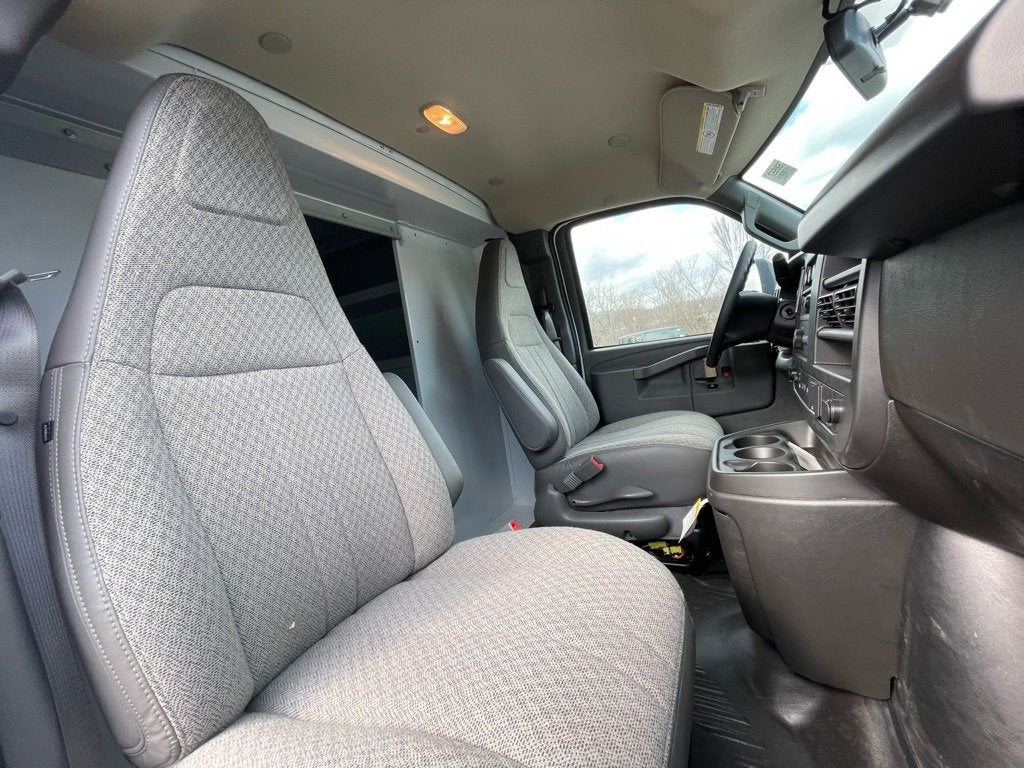 2026 Chevrolet Express Cutaway 3500 1WT