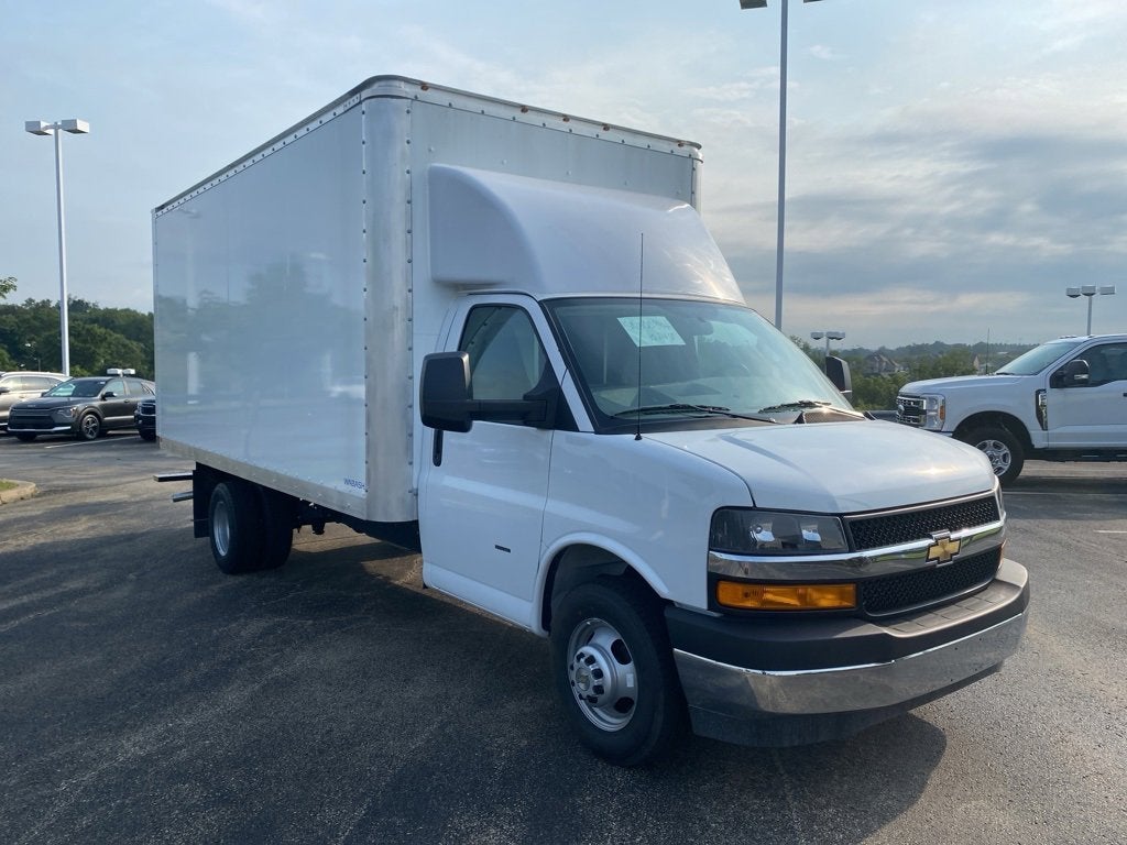 2025 Chevrolet Express Cutaway 3500 1WT