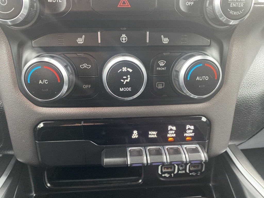 2020 RAM 1500 Big Horn Crew Cab 4x4 5'7" Box