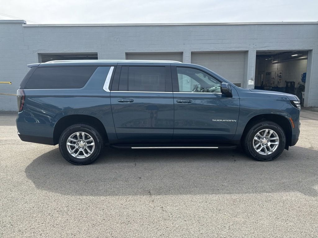 2025 Chevrolet Suburban LT