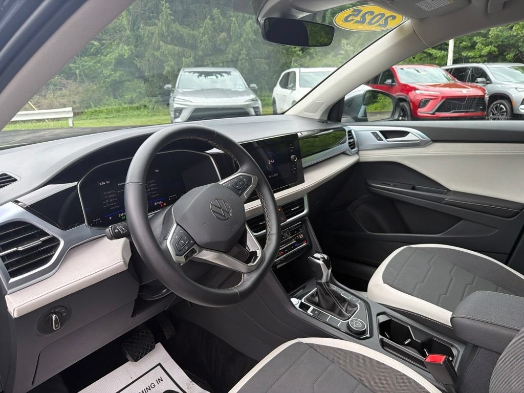 2025 Volkswagen Taos 1.5T SE