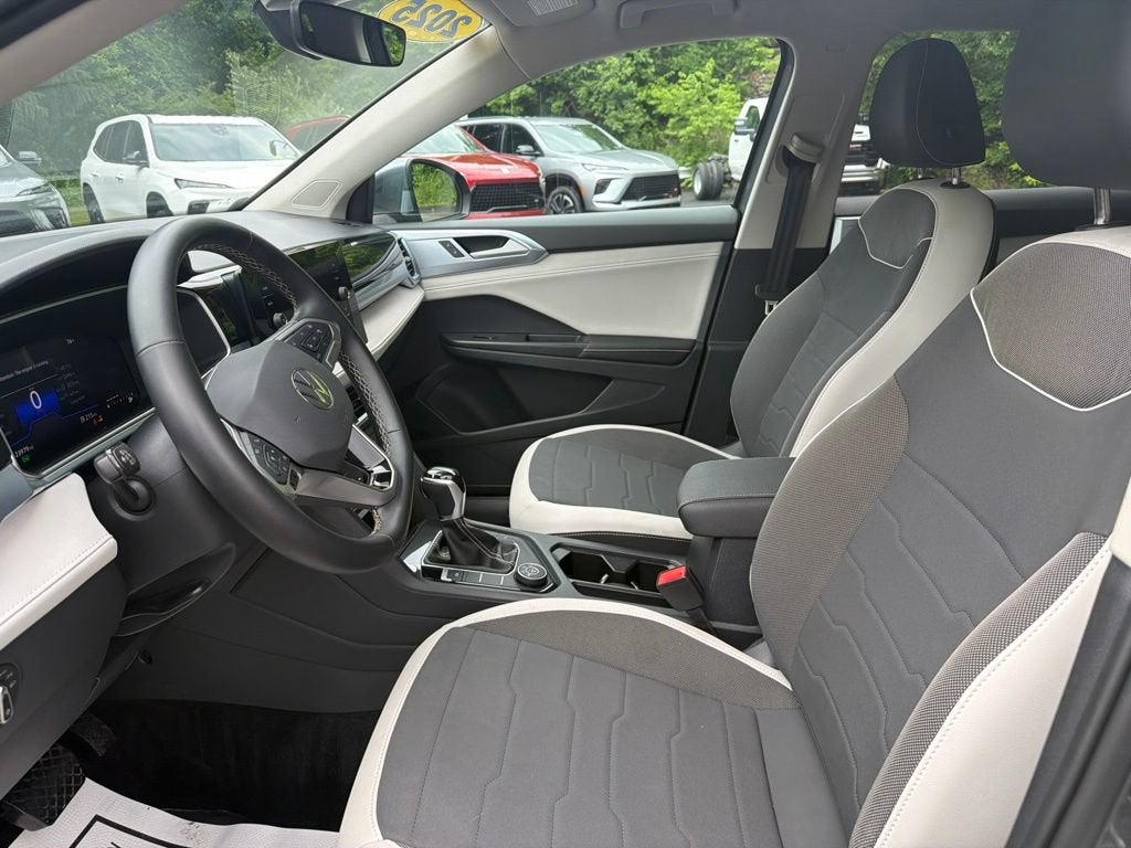 2025 Volkswagen Taos 1.5T SE