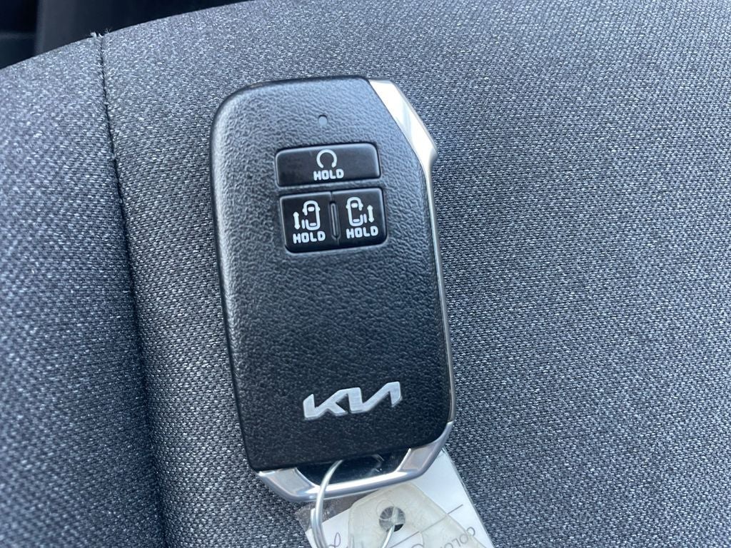 2022 Kia Carnival LX