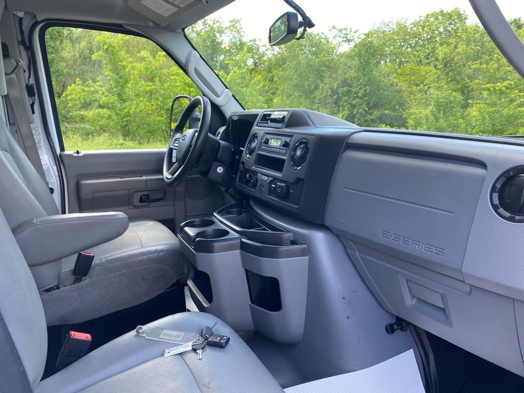 2022 Ford E-350SD Base Cutaway