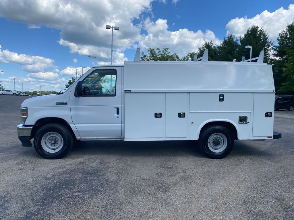 2022 Ford E-350SD Base Cutaway