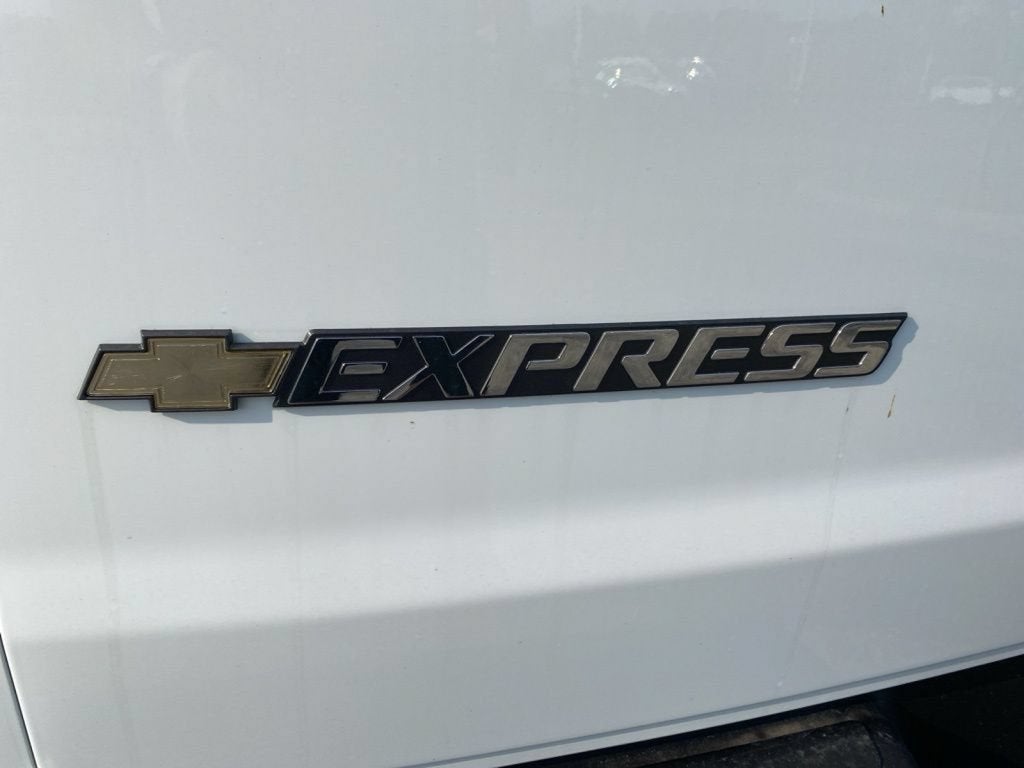 2025 Chevrolet Express Cargo WT