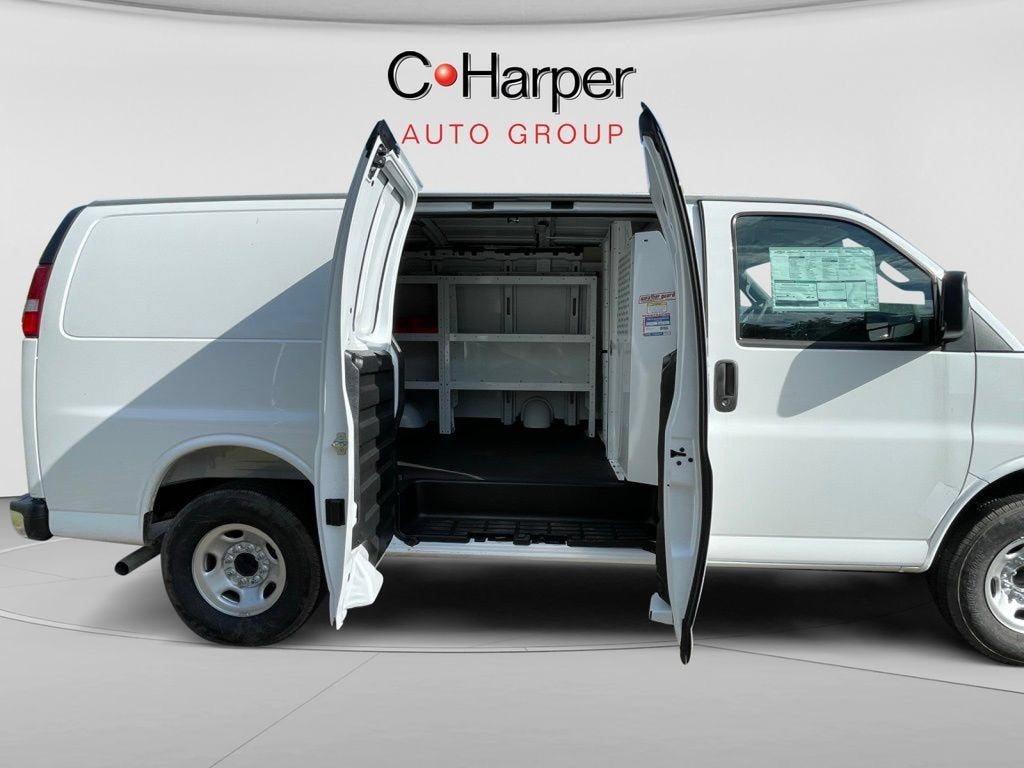 2025 Chevrolet Express Cargo WT
