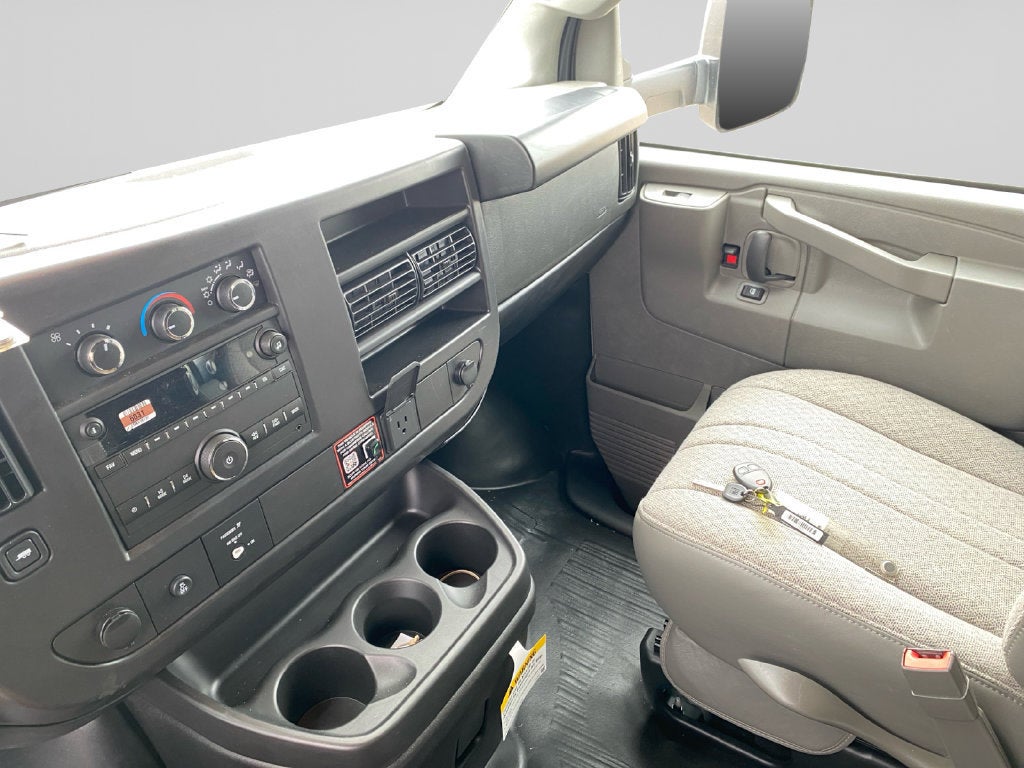 2026 Chevrolet Express Cutaway 3500 1WT
